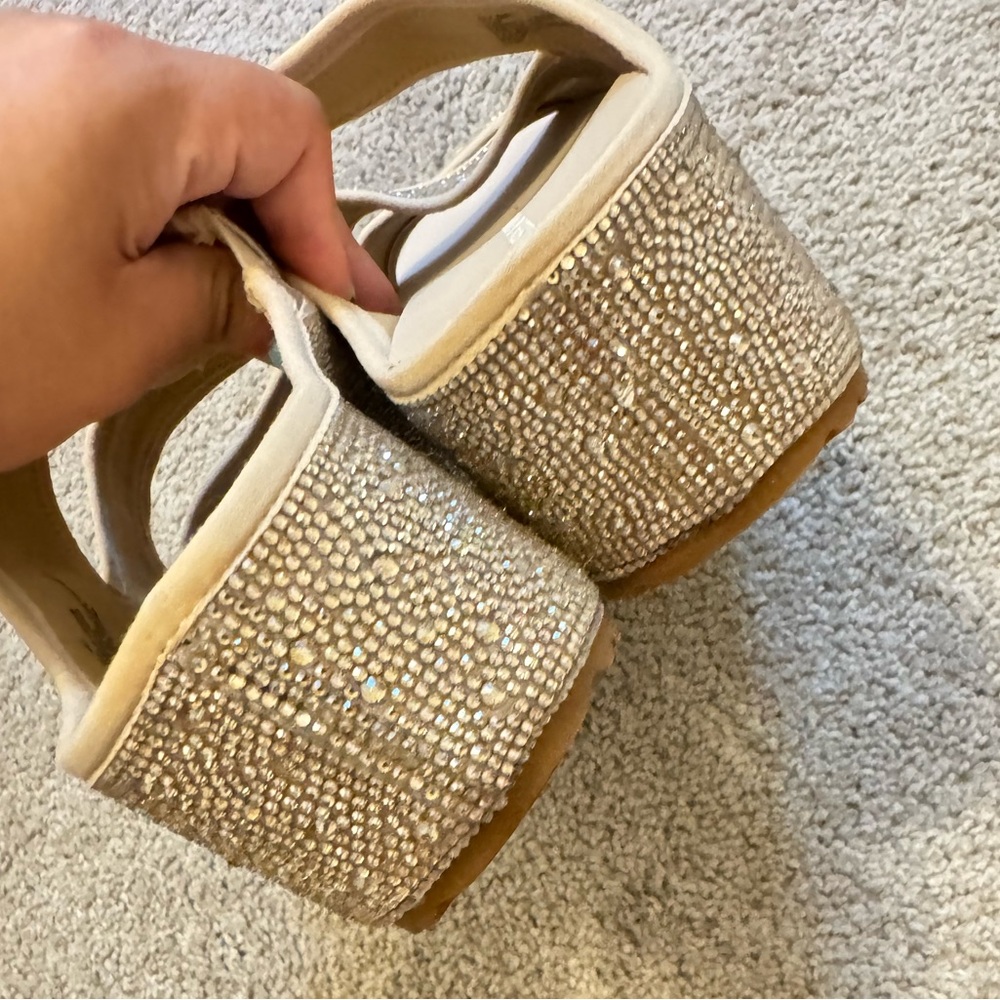 Chelsea & Violet Gold rhinestone embellished sandals Size 11 M - Picture 9 of 9
